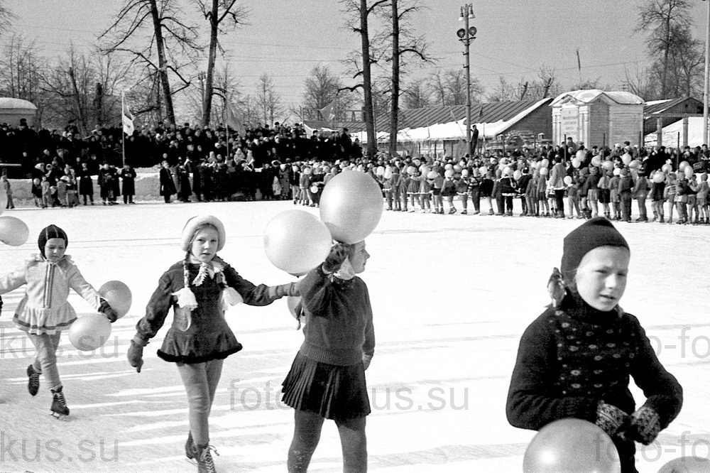 Праздник 8 Марта в Измайловском парке