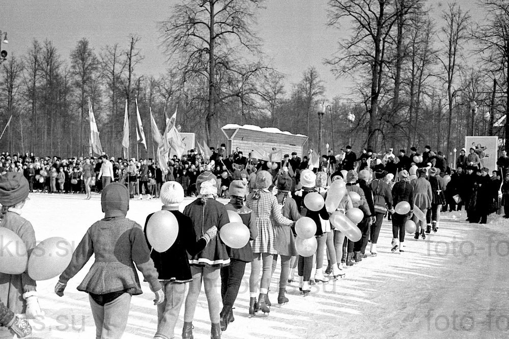 Праздник 8 Марта в Измайловском парке