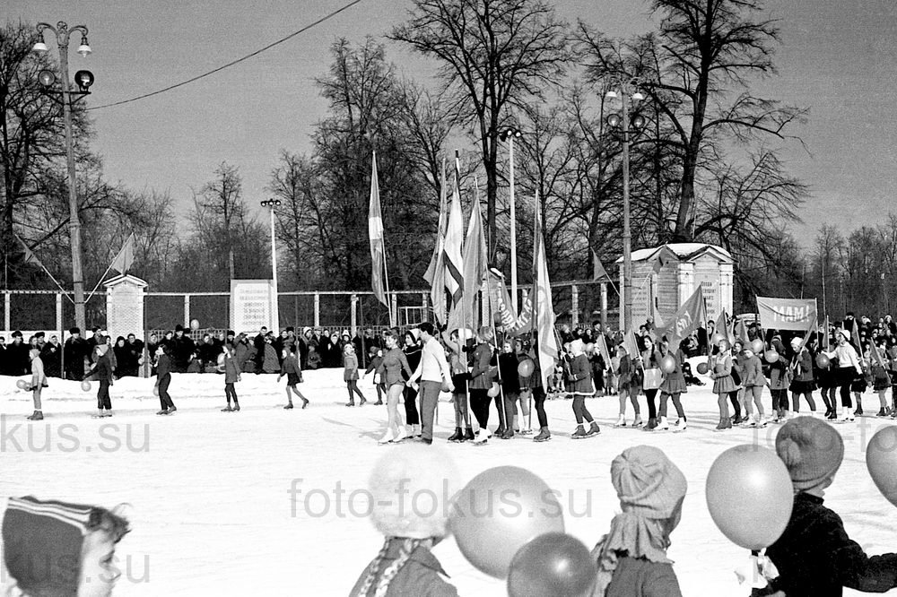 Праздник 8 Марта в Измайловском парке