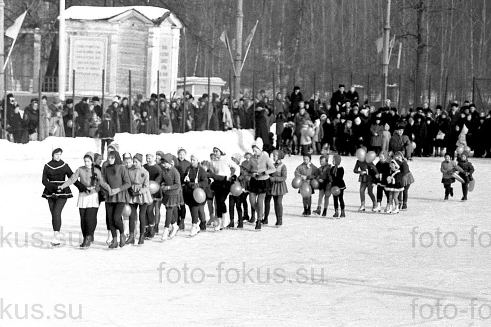 Праздник 8 Марта в Измайловском парке